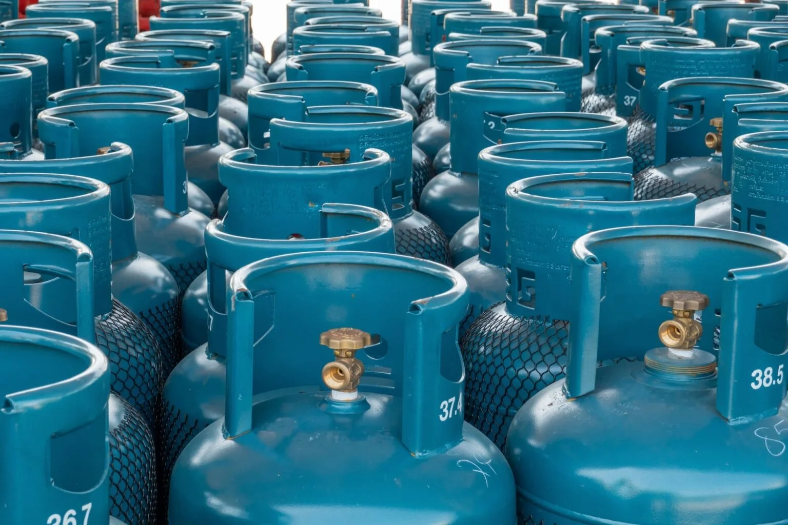 cilindros de gas en linea de produccion en RCM fabrica guatemala cumplan con todas las normas de seguridad.